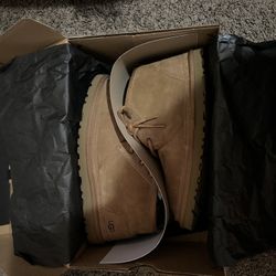 Men’s Neumel Uggs , size 10 