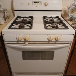 Amana Self Cleaning Gas Stove/ Oven