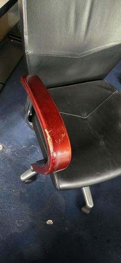 LEATHER OFFICE CHAIR
