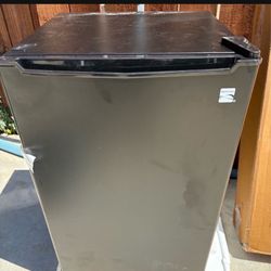 New out of box Kenmore 2.5q-ft refrigerator$100   cash only east Palmdale Address will be provided when you're ready to come by.. located in east Palm