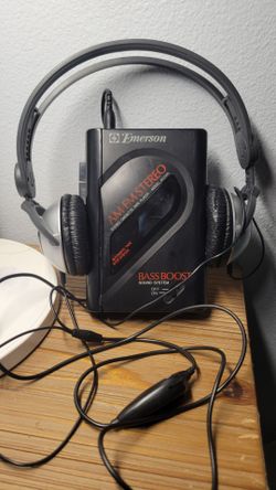 Vintage Emerson AC2105 Portable Cassette Player AM/FM Stereo Walkman Style