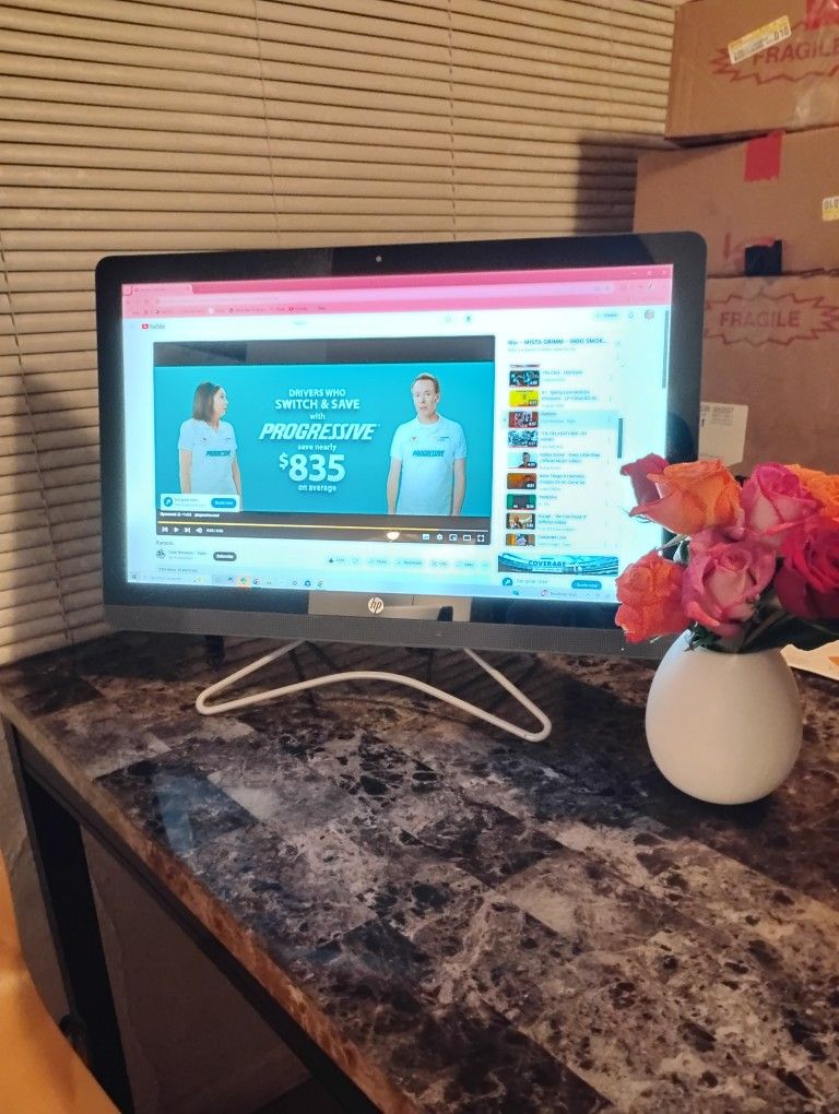 HP 24 All-In-One Desktop
(AMD A8-7410, 8GB RAM, 1 TB HDD, Windows 10 Home)