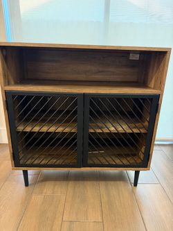 Dining room buffet in excellent condition