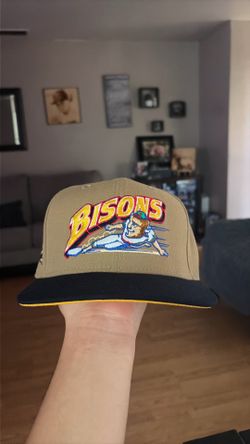 Bison fitted size 7
