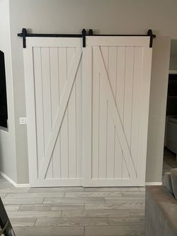 Interior barn doors W/ Hardware