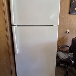 GE 17.5 Cu. Ft. Refrigerator And Top Freezer 