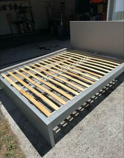 Bed frame( IKEA /Queen )