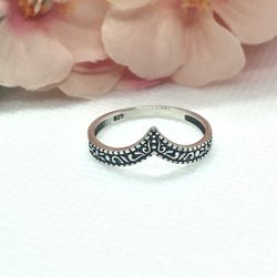 V Shaped Ring Size 8