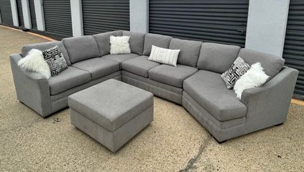 LIKE NEW DARK GRAY SECTIONAL COUCH