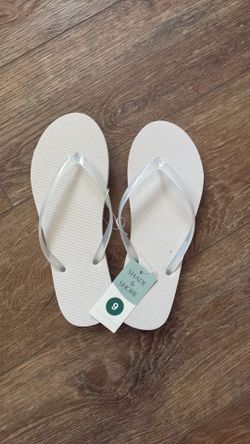 Shade and Shore Flip Flops , size 9