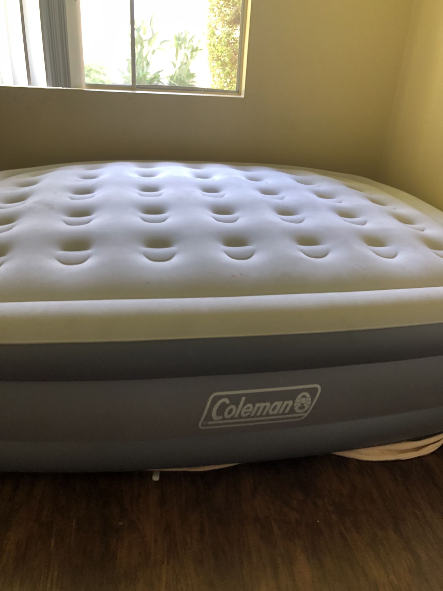 Queen build in pump air mattress