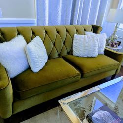 Elegant Living Room Ensemble