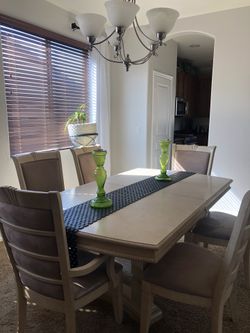 Large Dining Room Table And Chairs Like New