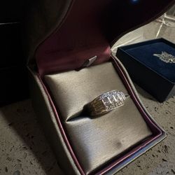 10k gold ring with natural diamonds
