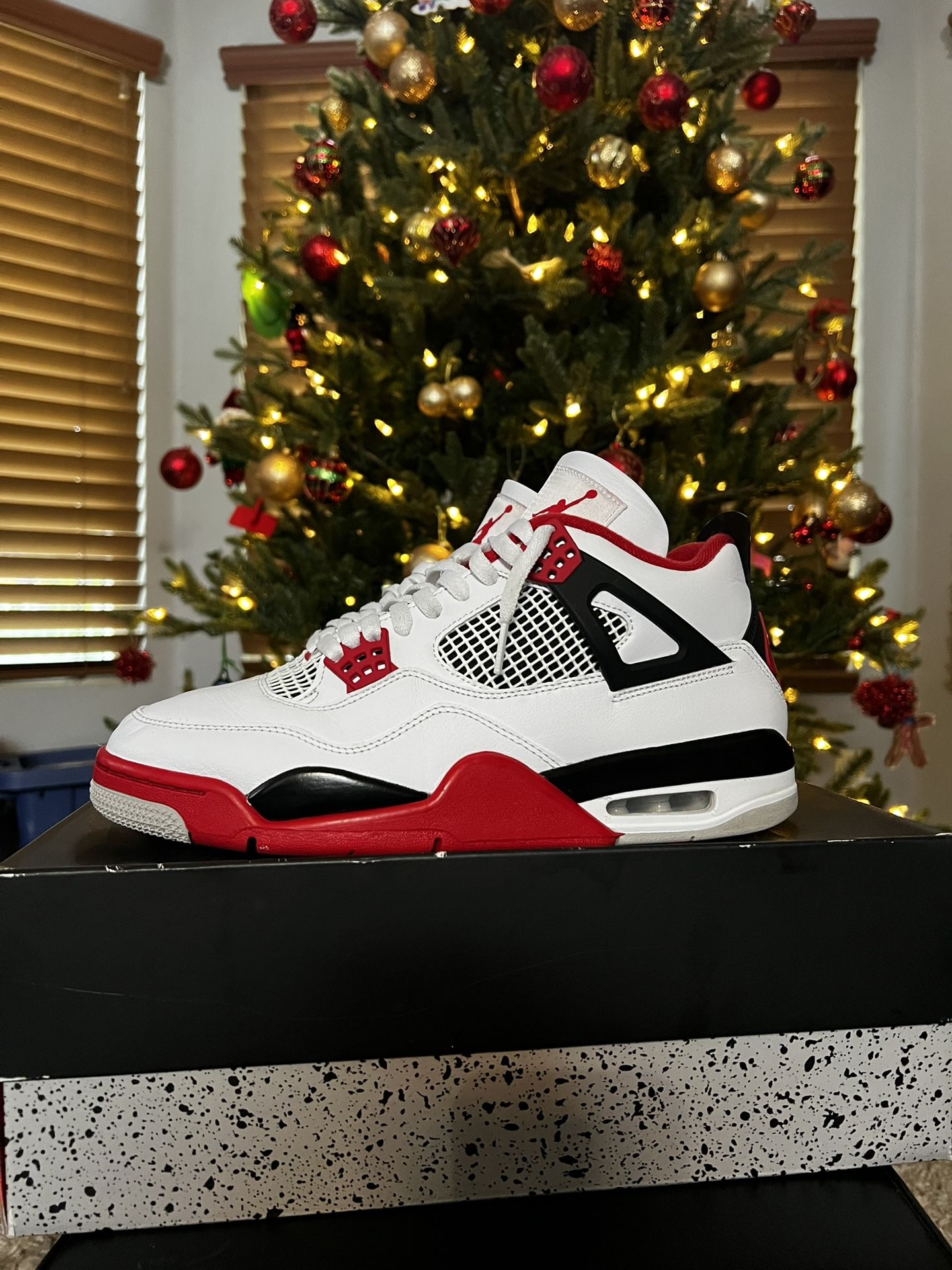 Jordan 4 Retro Fire Red