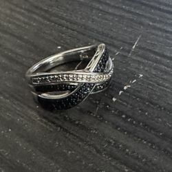 Lovely NEW! Diamond Ring Ladies