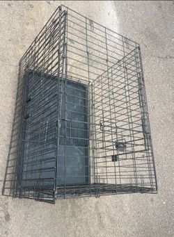 Metal wire cage/dog kennel