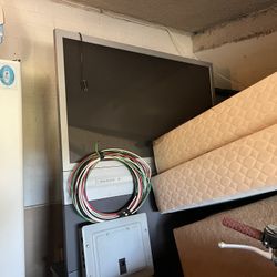 60 Inch Tv Works 100 Or Best Offer 