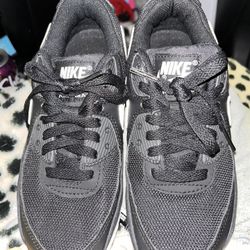 BRAND NEW Size 6 Women