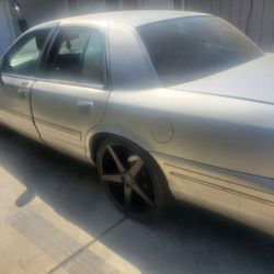 1999 Ford Crown Victoria