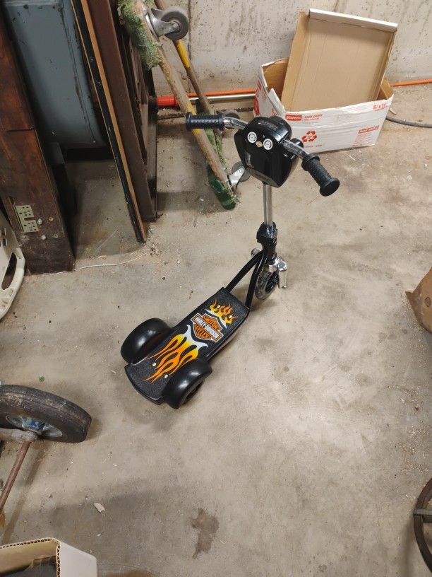 Kids Harley-Davidson Free Wheel Scooter 2004 Friendly Toys Good Condition