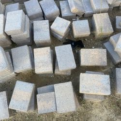 One Pallet Of Colorful Pavers Approximately 280 Pieces