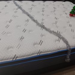 *Weekend Special!!!*---Hudson Bay Cool Comfort Queen Mattress And Foundation Sets---Now $799!!!---Delivery And Financing👏