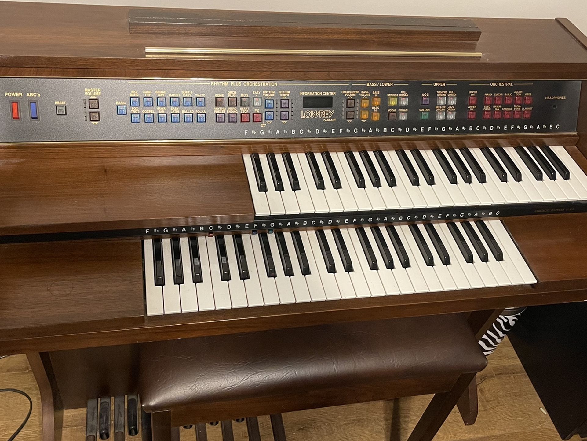 Lowry Pageant 88 Key Organ