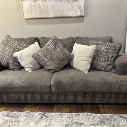 Couch Ashly furniture 