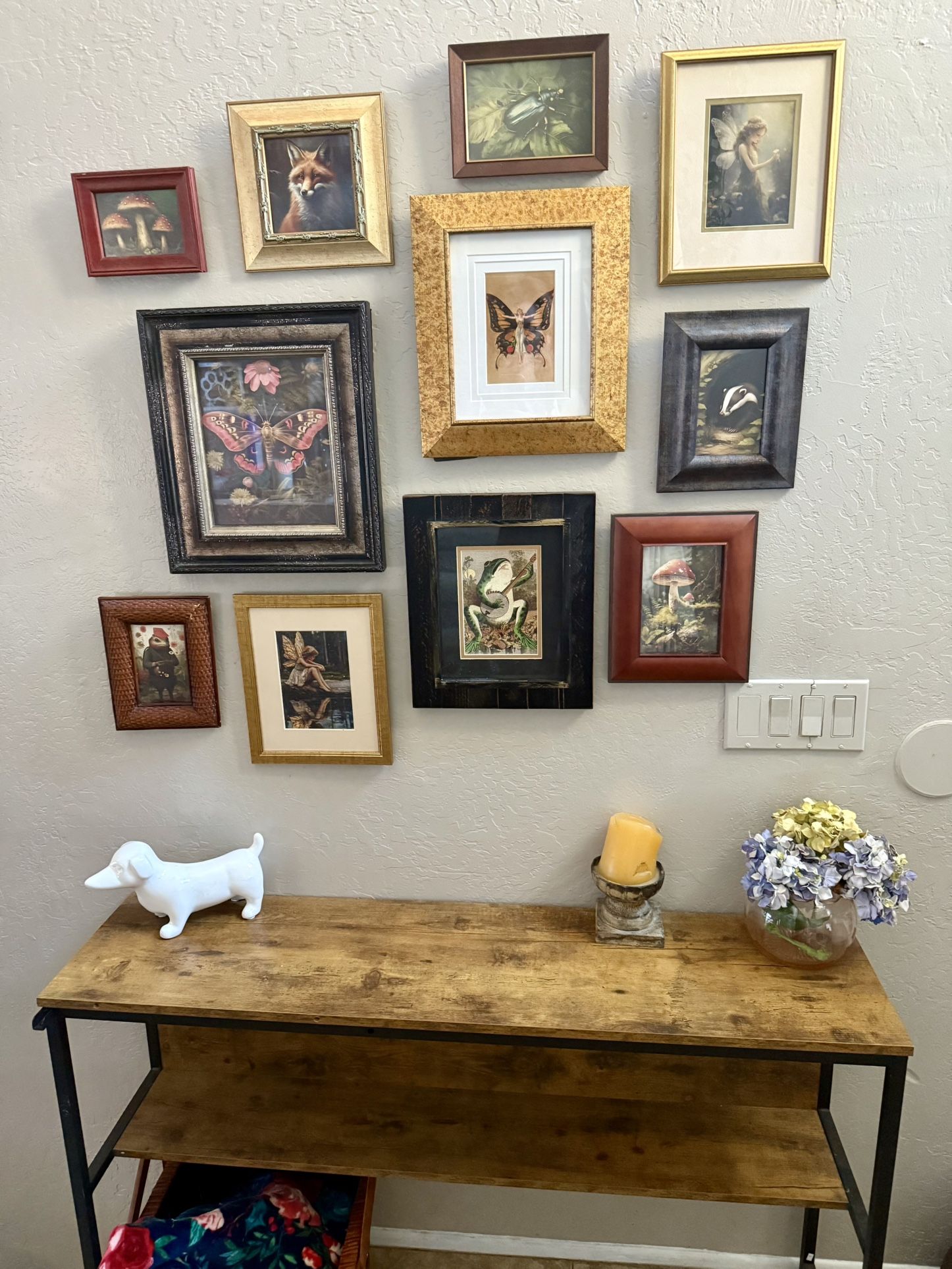 11-piece vintage Butterfly Wood Animals gallery set.