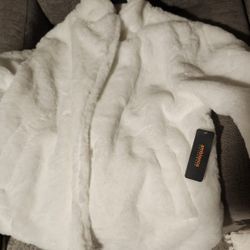 Fur Coat. New   Large