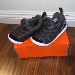 Brand New Kids Nike Shoes Size 10c