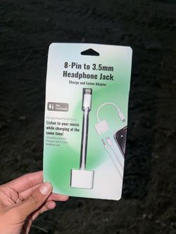 8-Pin to 3.5mm Headphone Jack Adapter
