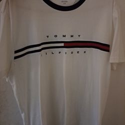 Tommy Hillfiger Shirt New Size Large