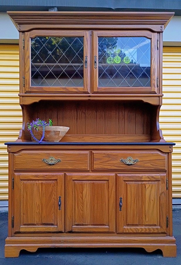 Ethan Allen Heirloom Nutmeg Maple Colonial Early American Buffet with Display China Cabinet Hutch