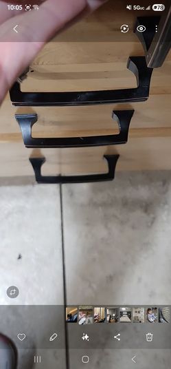 Cabinet pulls and knobs