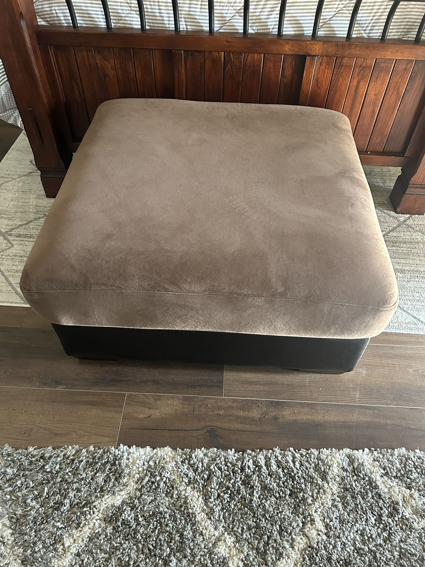 Like New Ottoman
