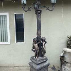 Beautiful Antique Garden Lamp 