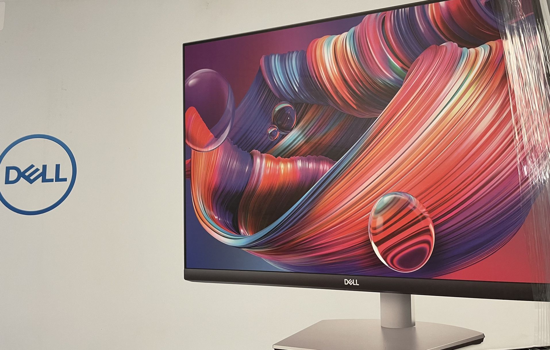 Dell 27” 4K UHD (3840 X 2160) Monitor 60Hz 8ms AMD Freesync New Open Box