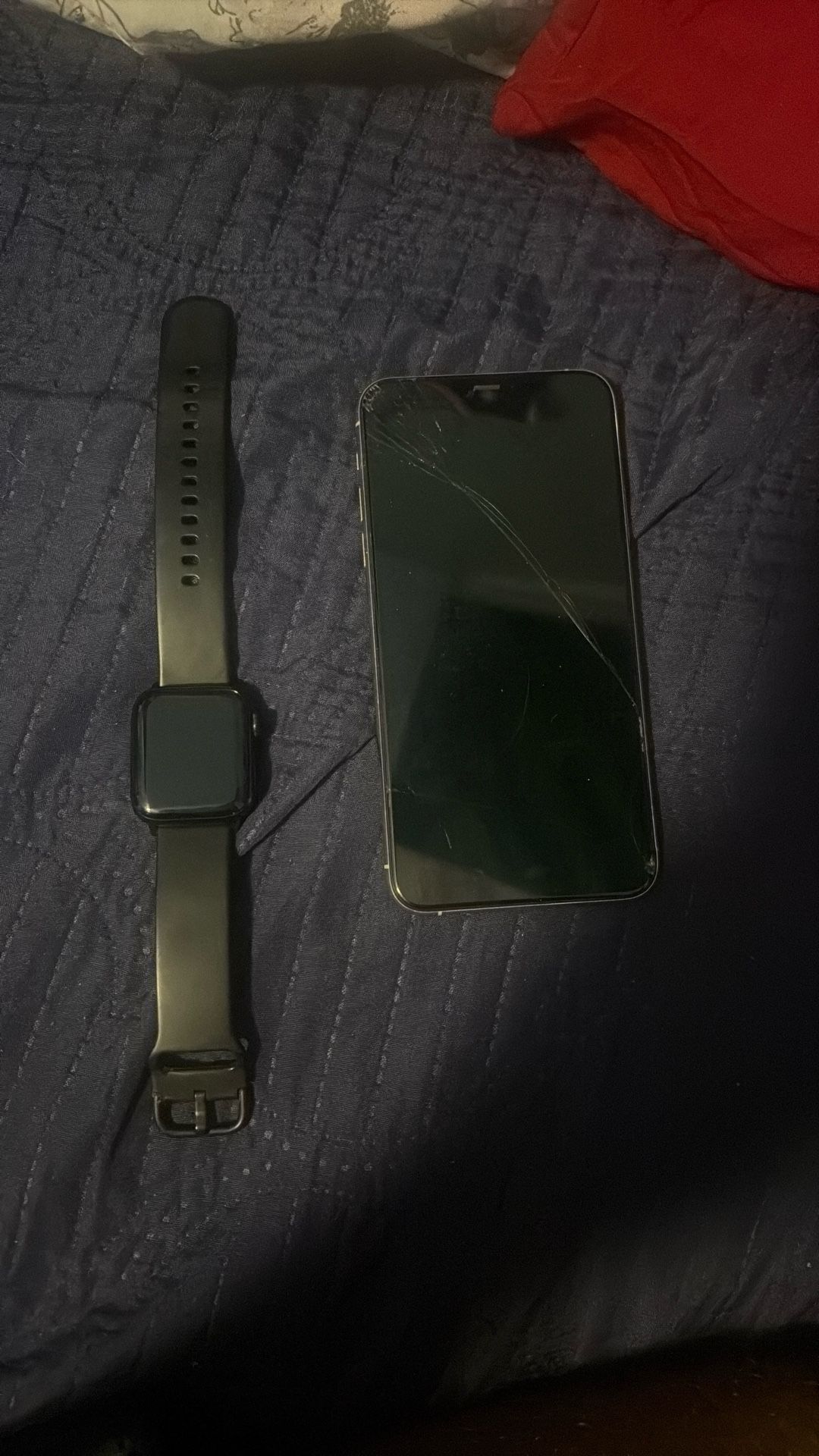 Apple Watch ,iPhone 11 Pro Max