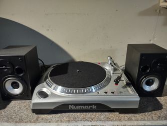 Complete turntable setup. Records