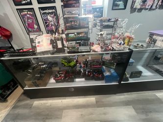 Glass retail cabinets - auto locking
