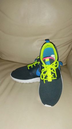 Last pair call on this Shoes 🏃Sale discount! 🆕Price ✂ Cut Nike unisex or no gender Size 2-Y