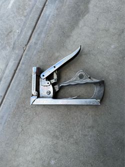 Hansen, mechanical staple gun