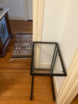 IKEA Vittsjo - glass laptop table