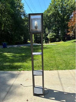 Solid floor lamp