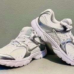 Nike V5 RNR  Size 6.5Youth