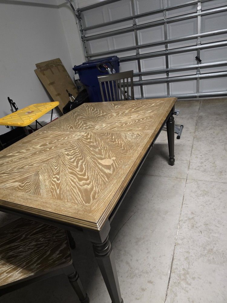 Beautiful Table With Two Chairs $40