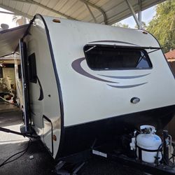 Pacific Coachworks 16RB Econ DLX 2015