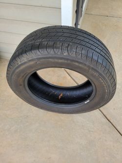 Michelin Defender Tire, good condition!